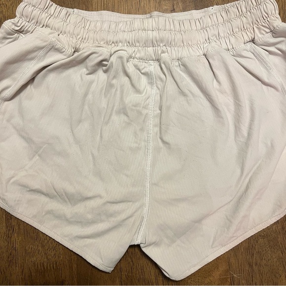 Lululemon Hotty Hot Short II 2.5” Size 6 in Dark Chrome Women’s - Picture 13 of 14